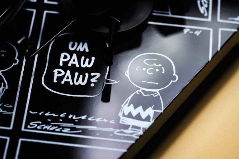 Peanuts Turntable